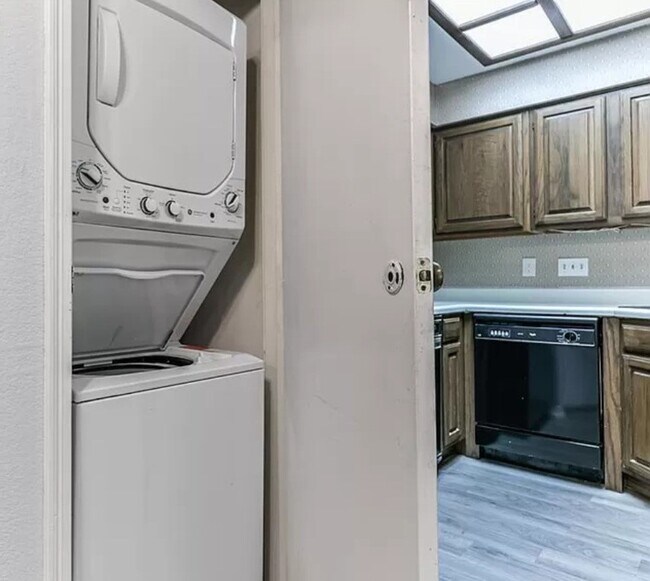 Building Photo - 921 Marine Dr