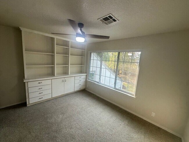 Building Photo - Upscale Secluded Oasis in Bixby - 5 Beds/3.5 Baths - Separate Mother-in-Law Quarters!