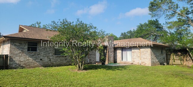 Building Photo - 230 Foxridge Rd