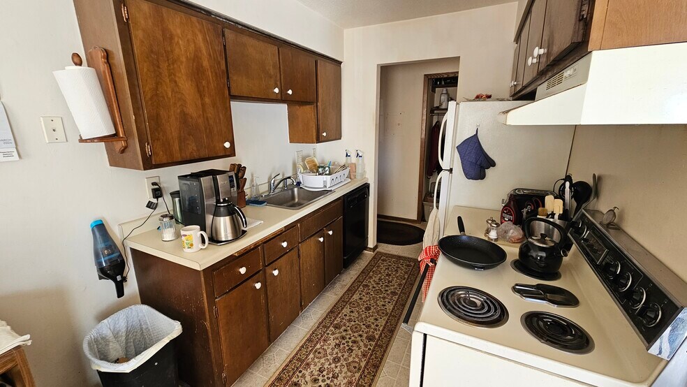 Building Photo - 812 9th Ave S