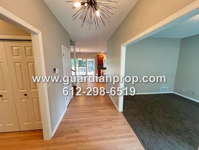 Building Photo - Executive Home in Cottage Grove Available September 1, Large Open Floor Plan, Office, Family Room...