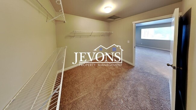 Building Photo - Enchanting 2020-built single-family home in Yakima