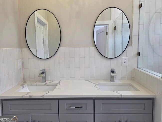 Building Photo - 43 Valley Trail SE