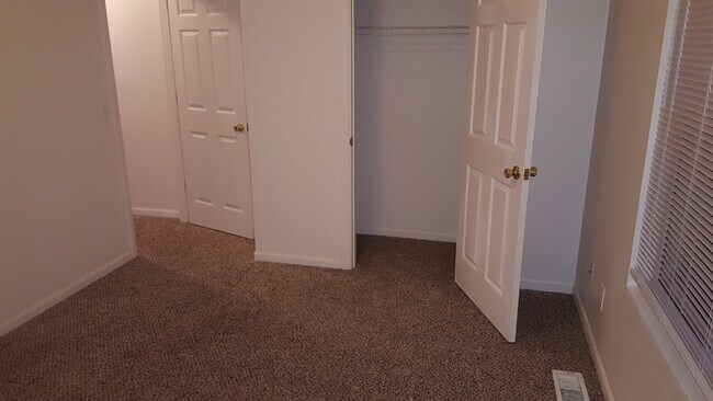 Building Photo - 4813-4815 Moniteau Court