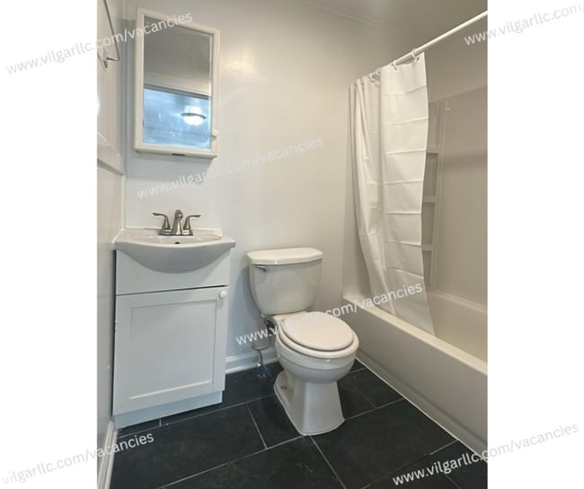 Building Photo - 1313-1313 Michigan St