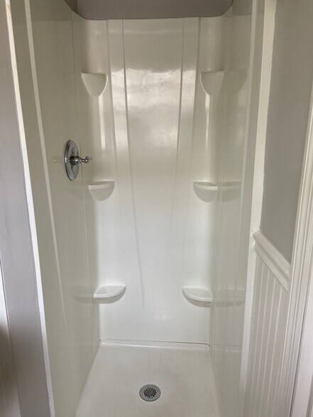 Building Photo - 1826 Eastridge Dr