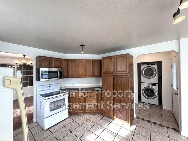 Building Photo - 2005 8th Ave N