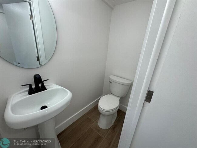 Building Photo - 1110 W Las Olas Blvd