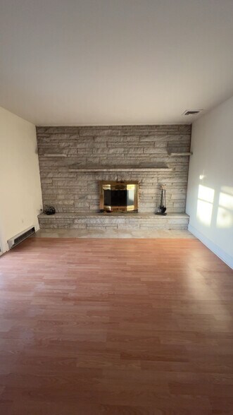 Building Photo - 9 North St