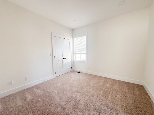 Building Photo - Tristan Style 3-Bedroom w/ Flex Room + Summer Special