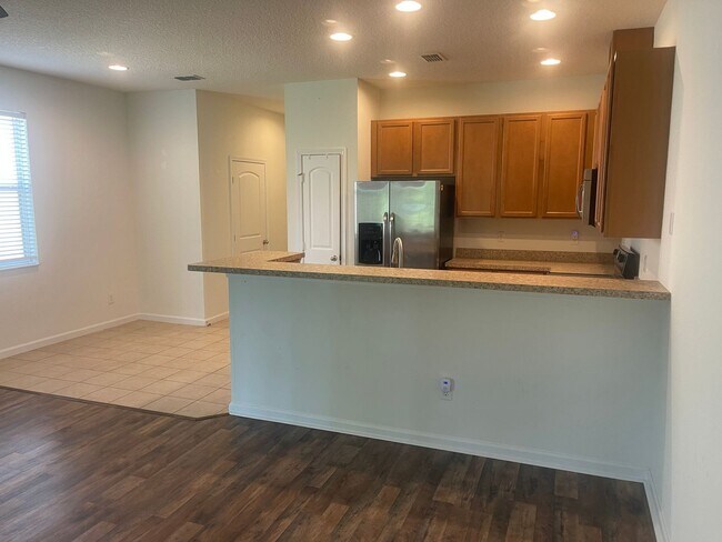 Building Photo - Enjoy Stylish Townhome Living in Vibrant B...