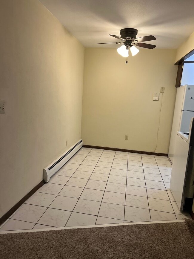 Building Photo - 616