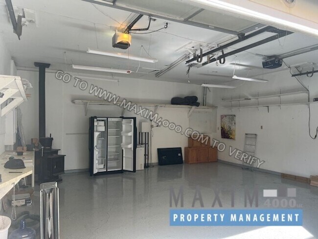 Building Photo - 323 N Mulberry St