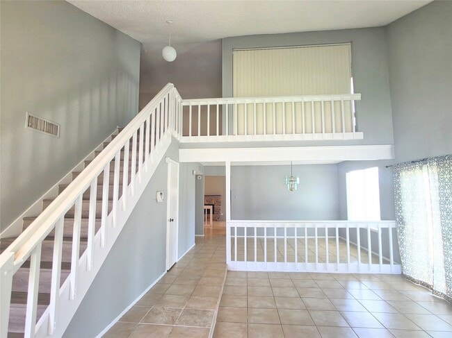 Building Photo - 10526 Chapel Hill Dr
