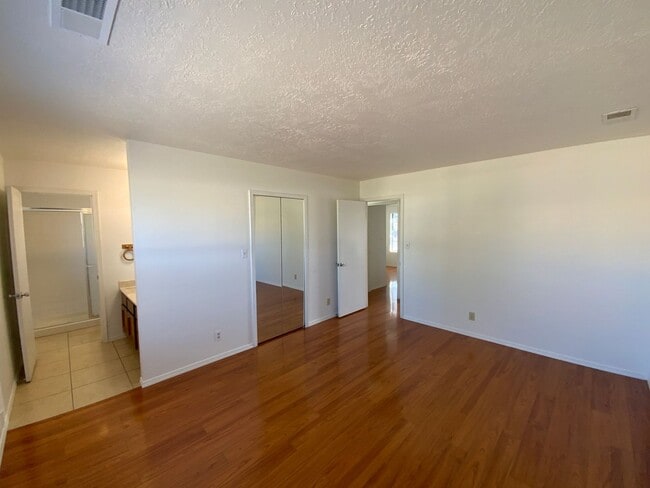 Building Photo - 3 Bedroom Single Story Home Available Near...