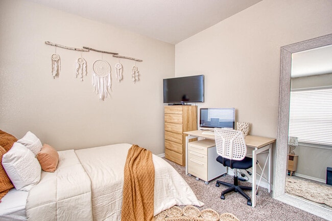 Building Photo - 4716 Christian Azcarate St