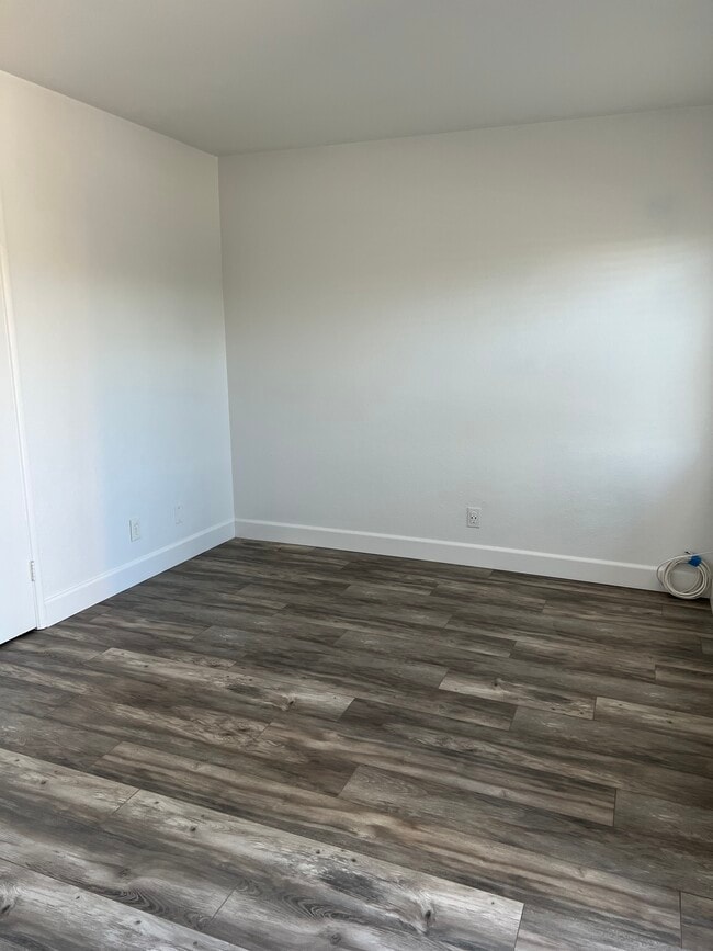 Building Photo - 429 W Ramona Dr