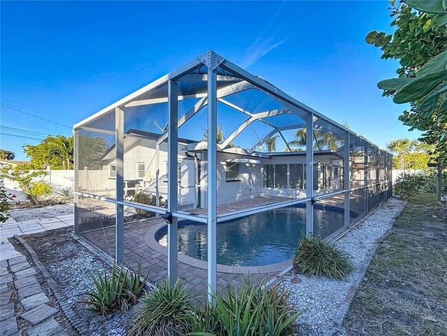 Building Photo - 2161 Edythe Dr