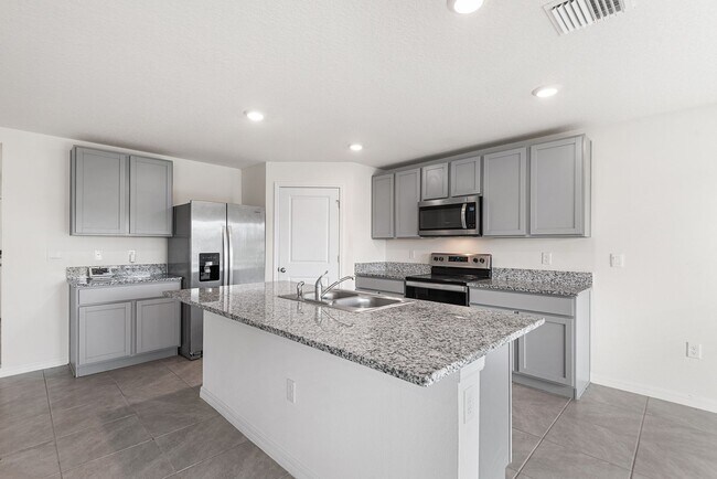 Building Photo - WIMAUMA HOME FOR RENT!