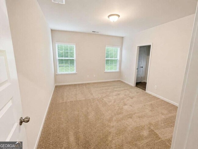 Building Photo - 3 Longbrooke Dr SE