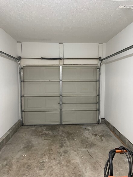 Building Photo - 10770 N Park Ave