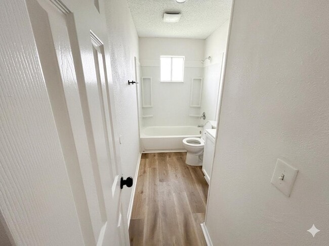 Building Photo - 605 Drexel St