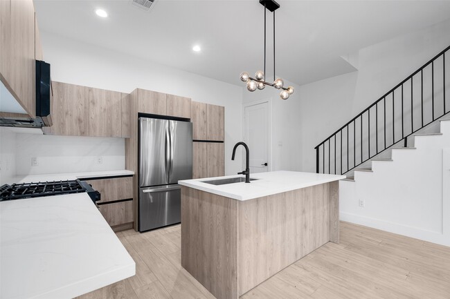 Building Photo - 105 Tolima Dove St