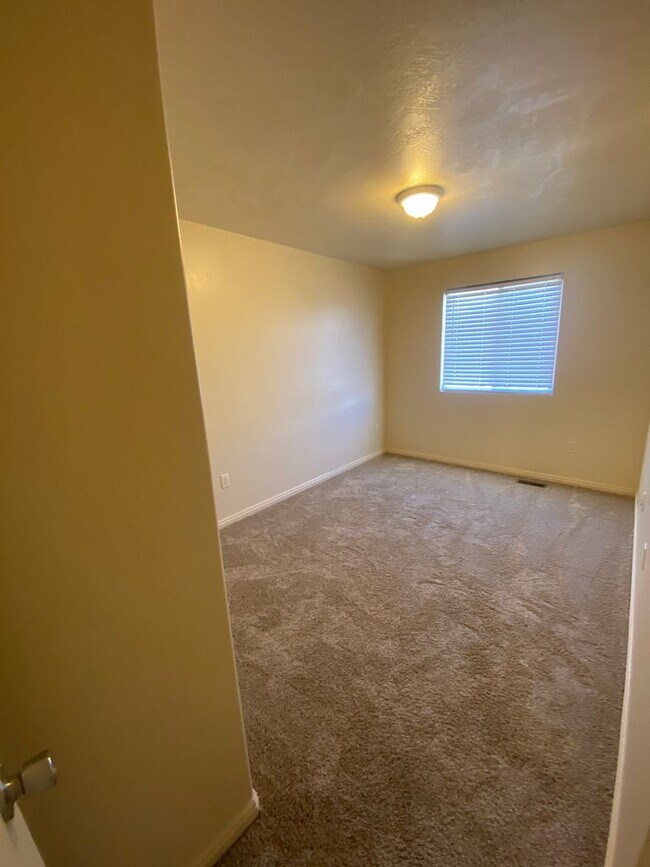 Building Photo - 577 N 100 E