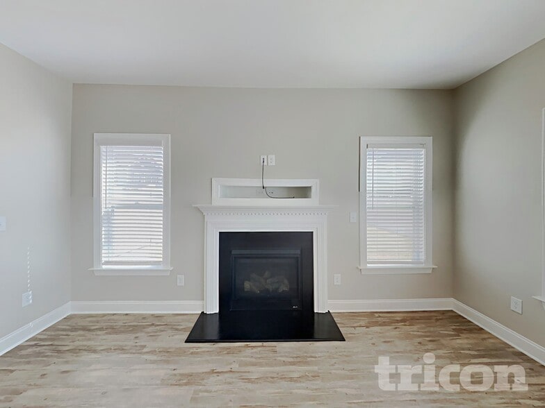 Building Photo - 834 Lakemont Dr