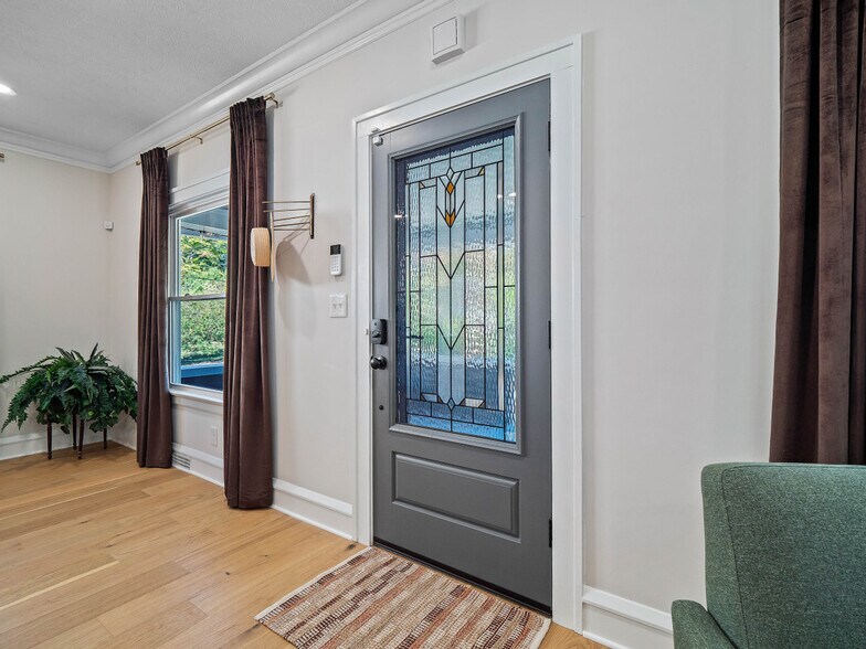 Building Photo - 18031 Larchwood Ave