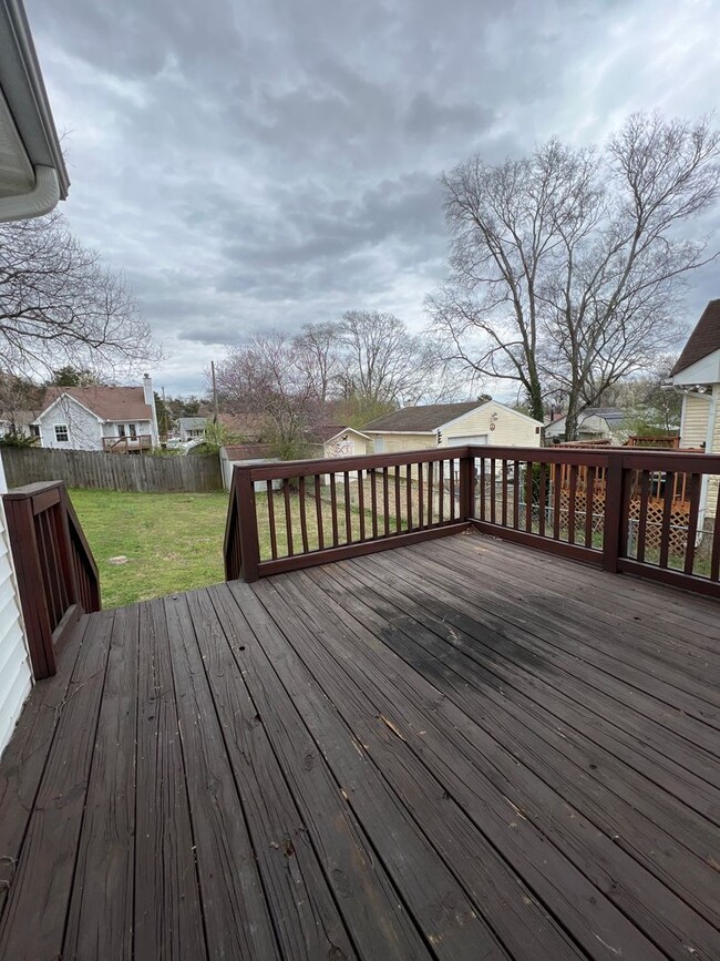 Building Photo - Three Bedroom Ranch in Madison with Fenced...