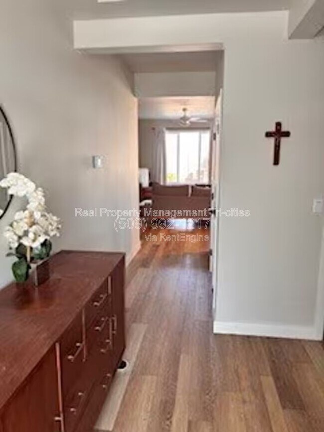 Building Photo - 2522 Morris Ave