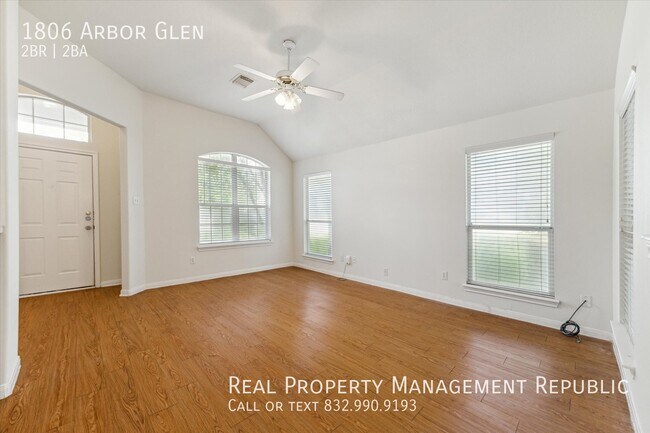 Building Photo - 1806 Arbor Glen