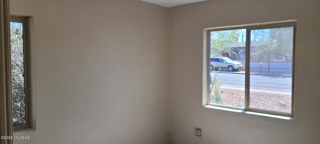 Building Photo - 1032 N Catalina Ave