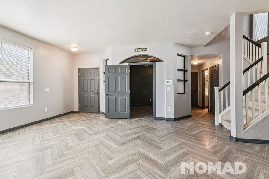 Building Photo - 13455 W Rovey Ave