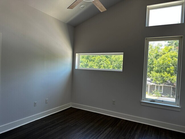 Building Photo - TX-AUS-113DEN