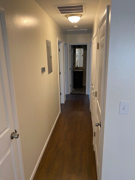Building Photo - 7687 Brams Hill Dr
