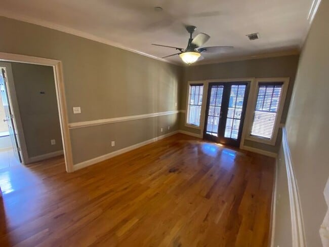 Building Photo - Luxury that you can call home! Amazing Loc...
