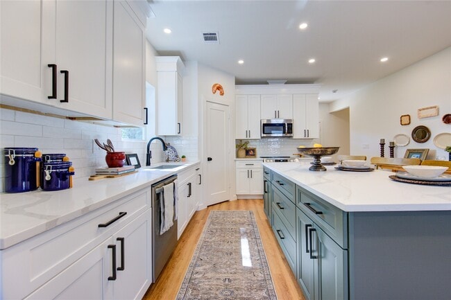 Building Photo - 11 E Obryant St