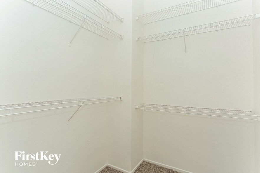 Building Photo - 9720 N Fast Elk St