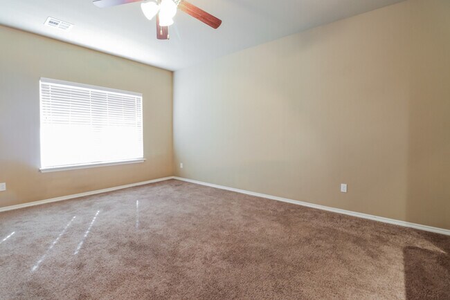 Building Photo - Check out this Wonderful Home!
