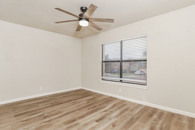 Building Photo - 9124 Gambier Dr