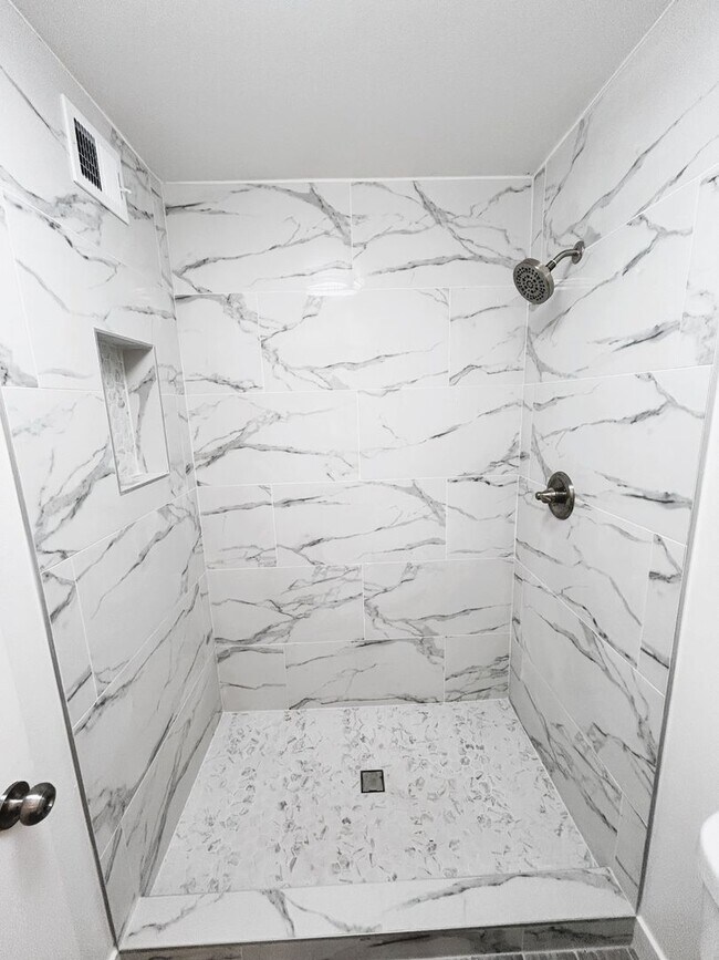 Building Photo - 1 MONTH FREE RENT! Scottsdale/Tempe Beautifully Remodeled 3 bed 2 bath with Yard!