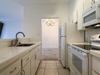 Building Photo - Top Floor Condo in Nob Hill