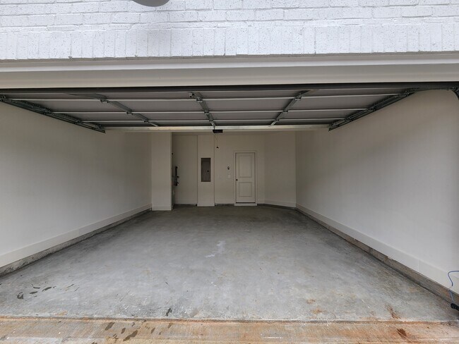 Garage - 110 Auburn Crossing Way