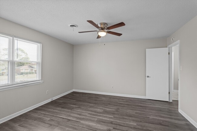 Building Photo - 119 Sunnywood Dr