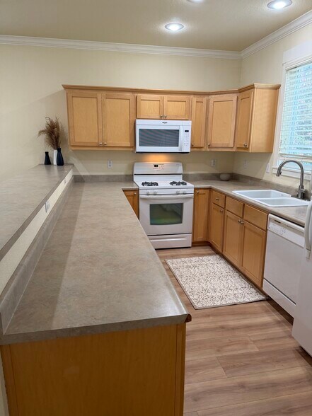 Building Photo - 804 Kite Ln