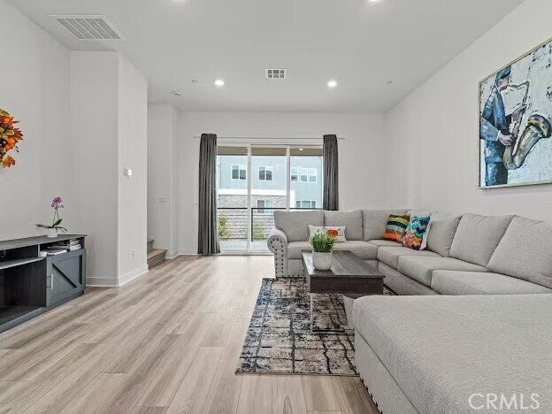 Building Photo - 352 Tank