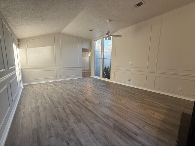 Building Photo - 12800 Briar Forest Dr