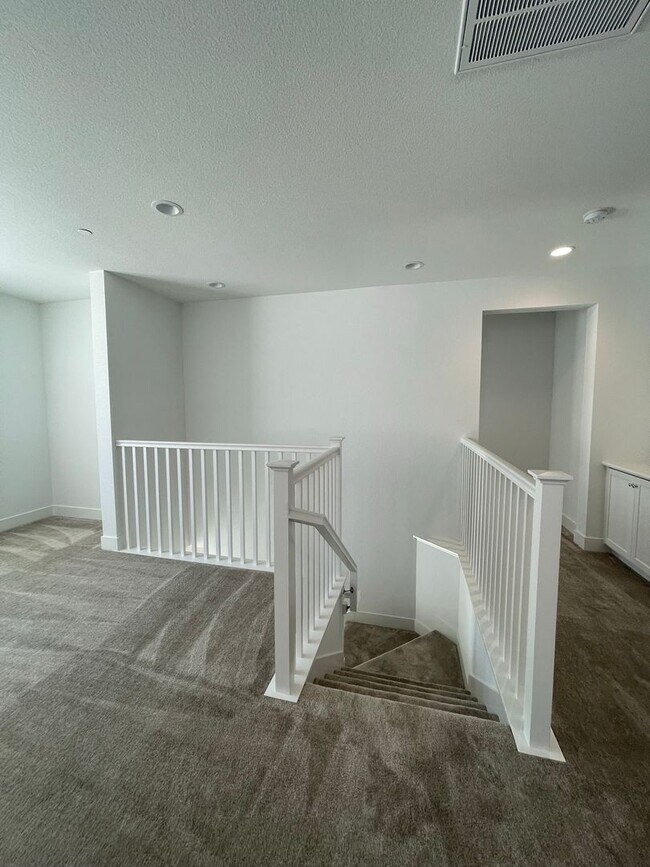Building Photo - Newer home in Dunes Community